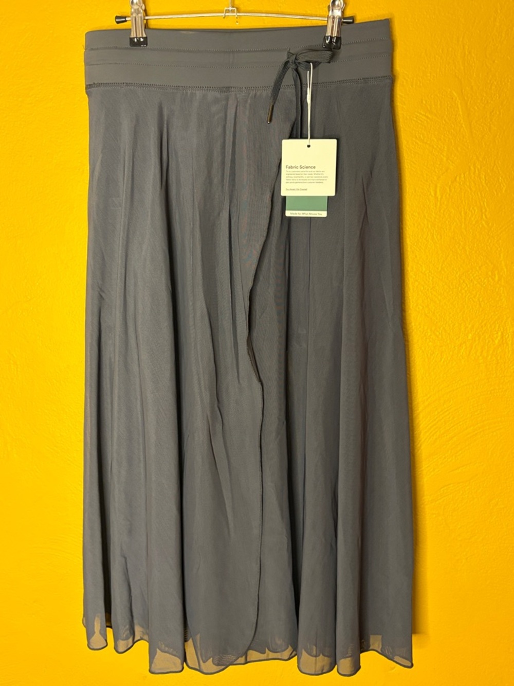 HALARA NWT High Waisted Drawstring Contrast Mesh 2-1 Pocket Flowy Midi Skirt M